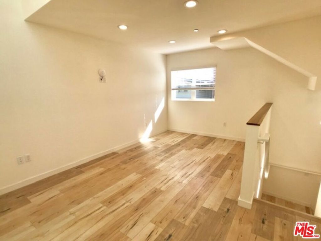 Image 38 of property listing at 517 N Harvard Boulevard, Los Angeles, CA 90004