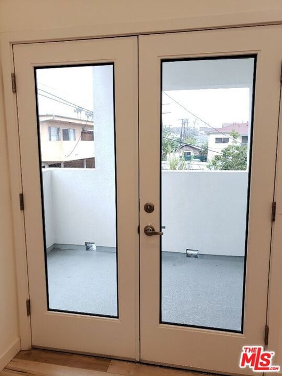 Image 8 of property listing at 517 N Harvard Boulevard, Los Angeles, CA 90004