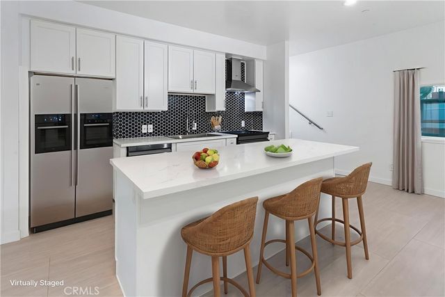 14594 Lyle Street, Sylmar, CA 91342