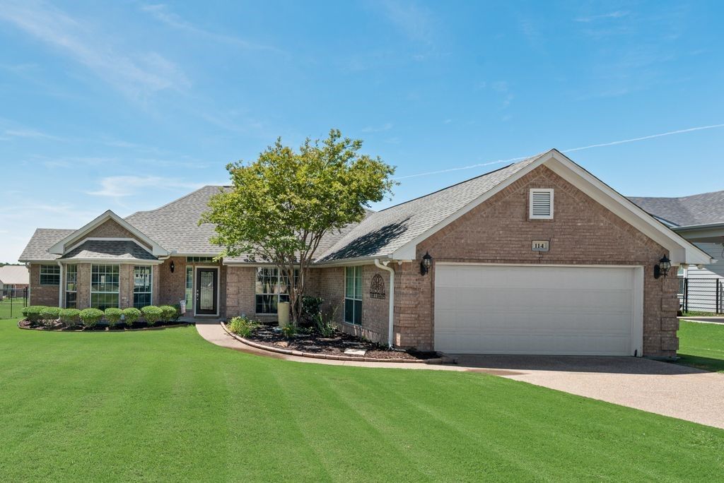 114 Crockett Drive, Lake Kiowa, TX 76240