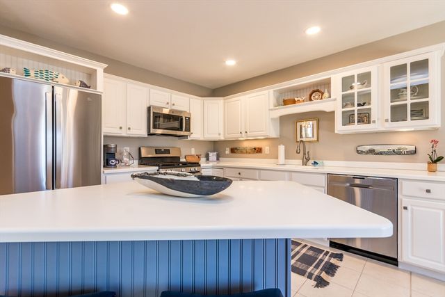 13 Hollyhock Knoll Ct 13, Bourne, MA 02532