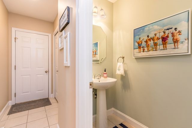 13 Hollyhock Knoll Ct 13, Bourne, MA 02532