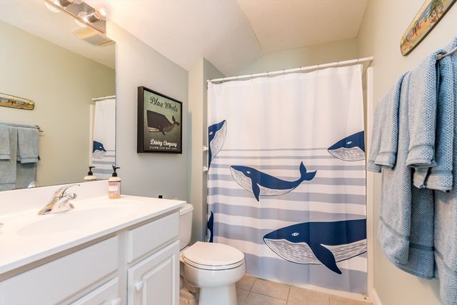 13 Hollyhock Knoll Ct 13, Bourne, MA 02532