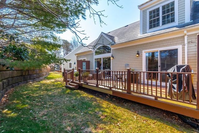 13 Hollyhock Knoll Ct 13, Bourne, MA 02532