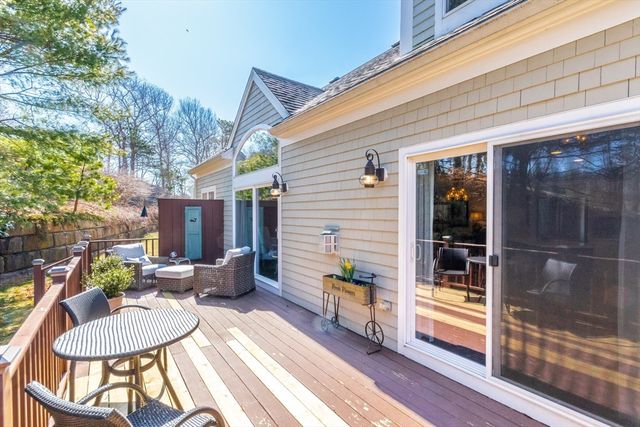 13 Hollyhock Knoll Ct 13, Bourne, MA 02532