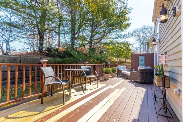 13 Hollyhock Knoll Ct 13, Bourne, MA 02532