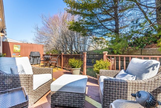 13 Hollyhock Knoll Ct 13, Bourne, MA 02532