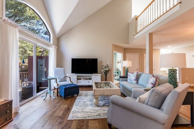 13 Hollyhock Knoll Ct 13, Bourne, MA 02532