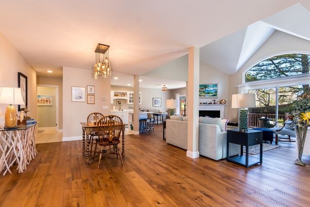 13 Hollyhock Knoll Ct 13, Bourne, MA 02532