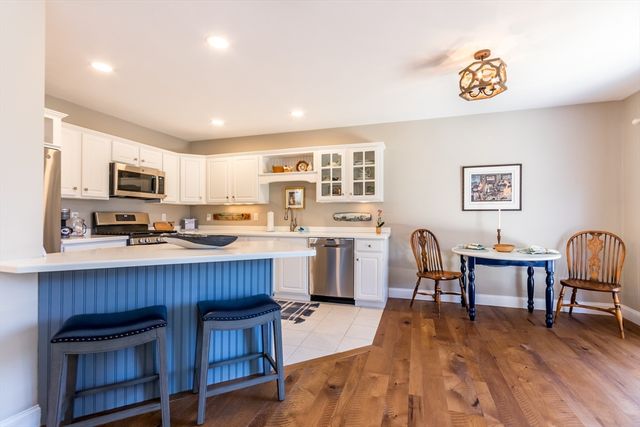 13 Hollyhock Knoll Ct 13, Bourne, MA 02532