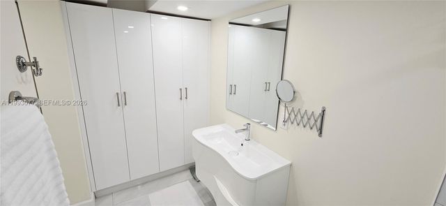 6917 Collins Ave 1212, Miami Beach, FL 33141