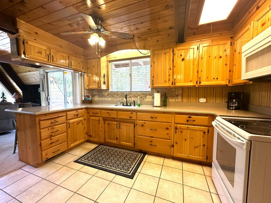 Image 10 of property listing at 45453 Manter Meadow Drive, California Hot Springs, CA 93207