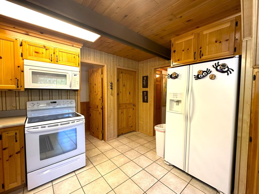 Image 11 of property listing at 45453 Manter Meadow Drive, California Hot Springs, CA 93207