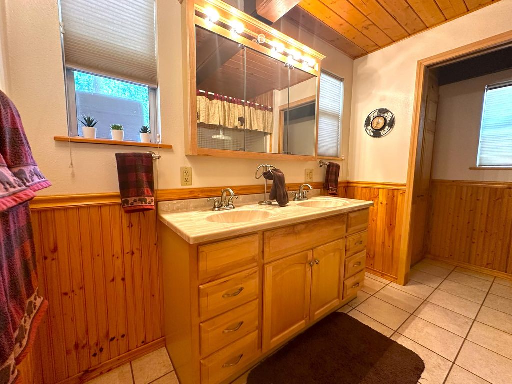 Image 13 of property listing at 45453 Manter Meadow Drive, California Hot Springs, CA 93207