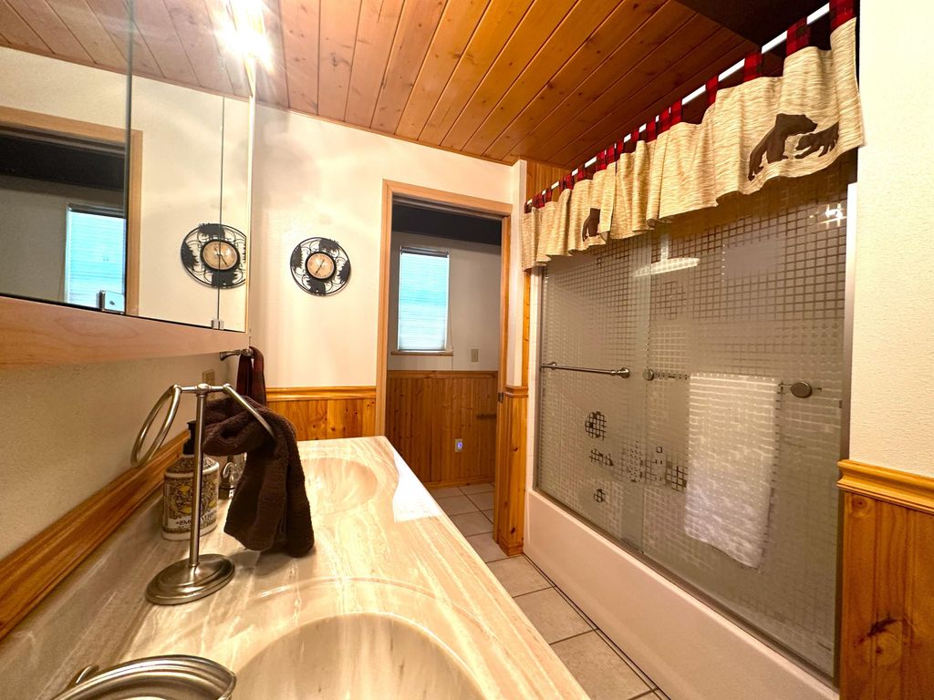 Image 14 of property listing at 45453 Manter Meadow Drive, California Hot Springs, CA 93207