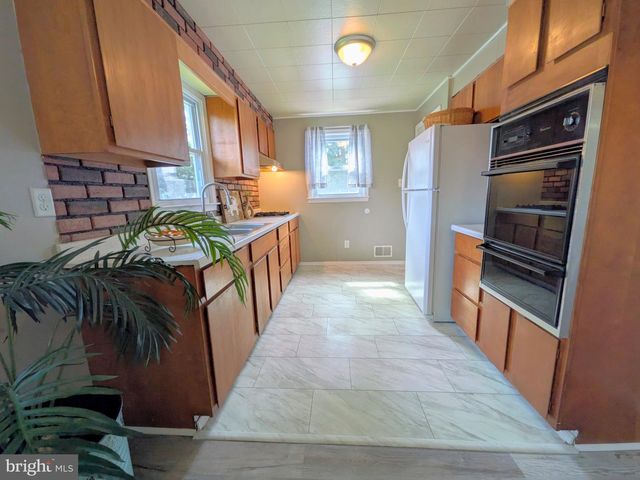 111 MAPLE AVE, Glen Burnie, MD 21061