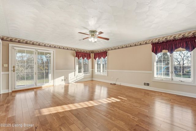 166 Castleton Dr, Bardstown, KY 40004