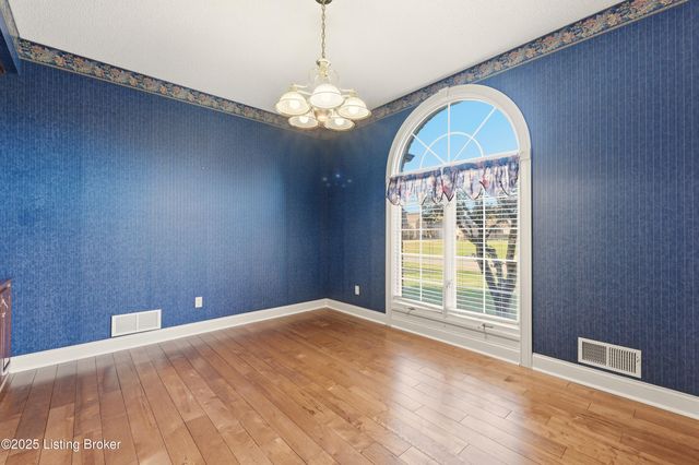 166 Castleton Dr, Bardstown, KY 40004
