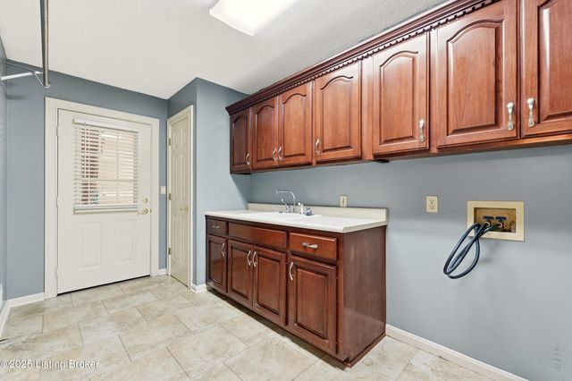 166 Castleton Dr, Bardstown, KY 40004