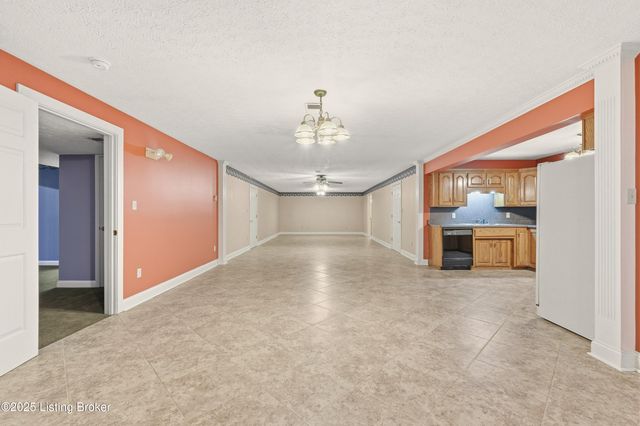 166 Castleton Dr, Bardstown, KY 40004
