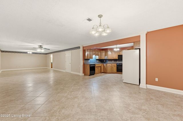 166 Castleton Dr, Bardstown, KY 40004