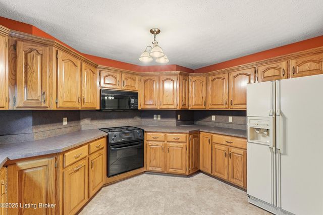166 Castleton Dr, Bardstown, KY 40004