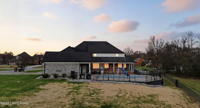 166 Castleton Dr, Bardstown, KY 40004