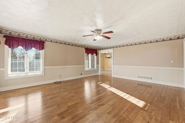166 Castleton Dr, Bardstown, KY 40004