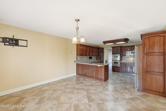 166 Castleton Dr, Bardstown, KY 40004
