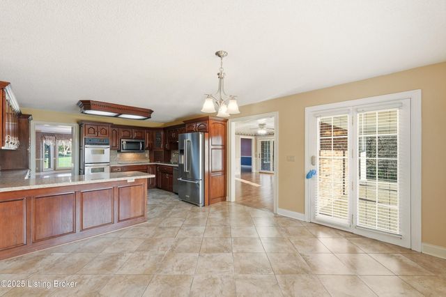 166 Castleton Dr, Bardstown, KY 40004