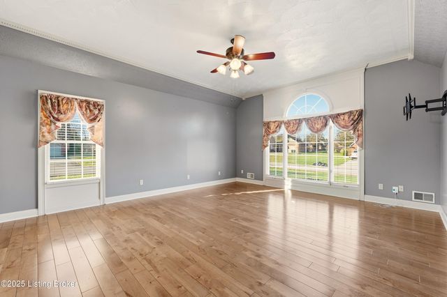 166 Castleton Dr, Bardstown, KY 40004