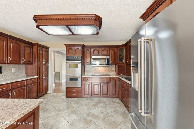 166 Castleton Dr, Bardstown, KY 40004
