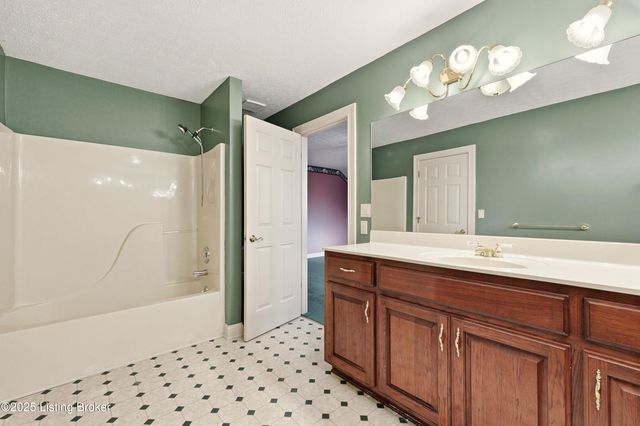 166 Castleton Dr, Bardstown, KY 40004