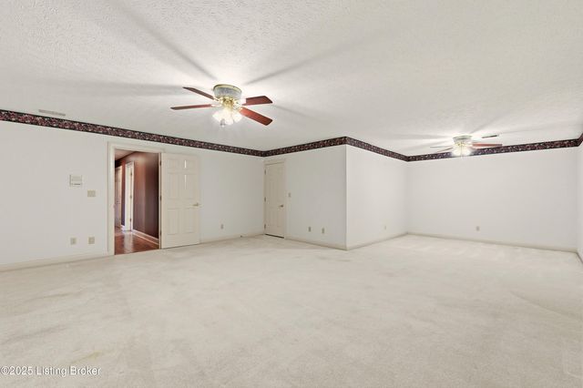 166 Castleton Dr, Bardstown, KY 40004