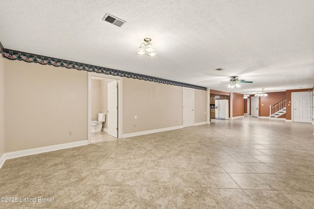 166 Castleton Dr, Bardstown, KY 40004