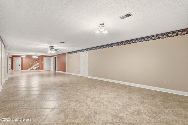 166 Castleton Dr, Bardstown, KY 40004