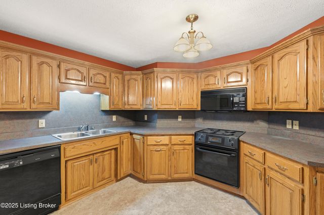 166 Castleton Dr, Bardstown, KY 40004