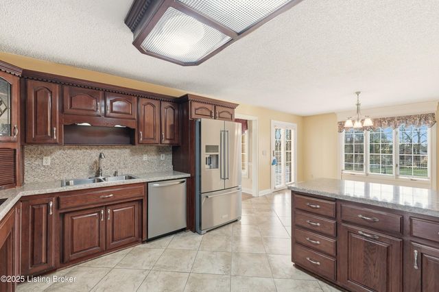 166 Castleton Dr, Bardstown, KY 40004