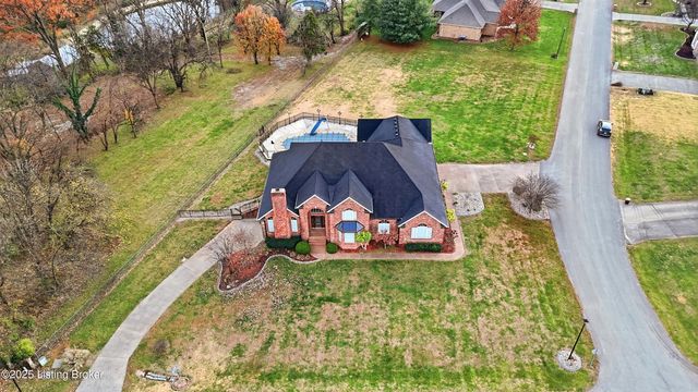 166 Castleton Dr, Bardstown, KY 40004
