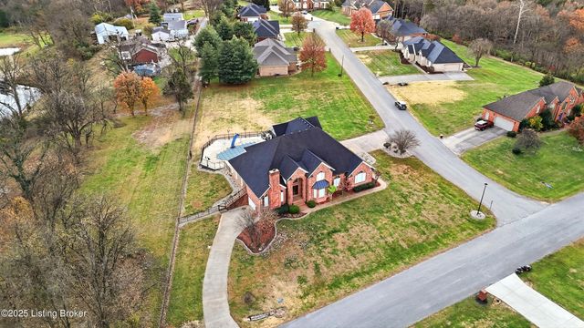166 Castleton Dr, Bardstown, KY 40004