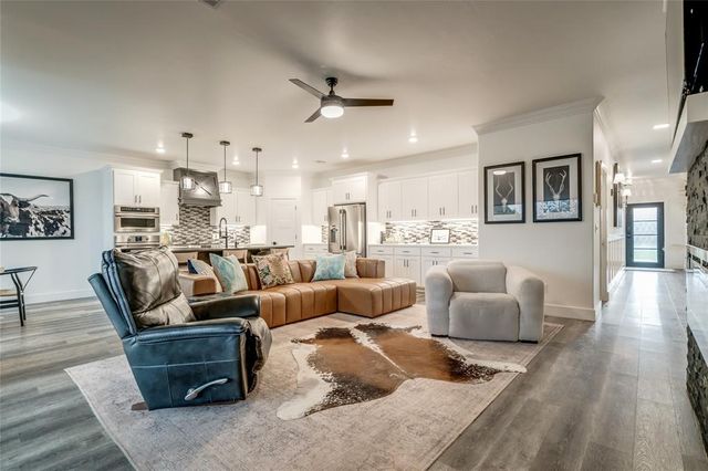 22297 Forester Lane, Edmond, OK 73025