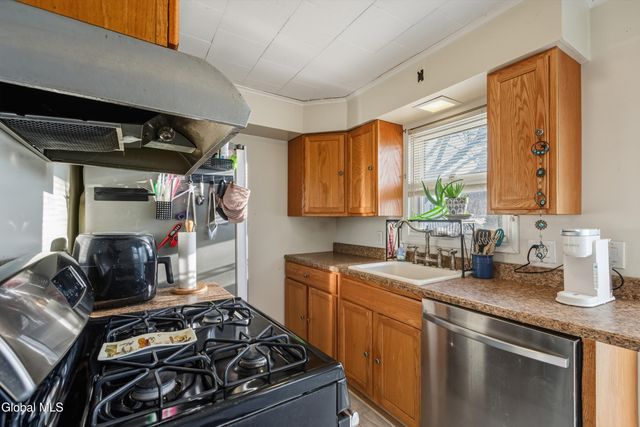 2564 Consaul Road, Schenectady, NY 12304