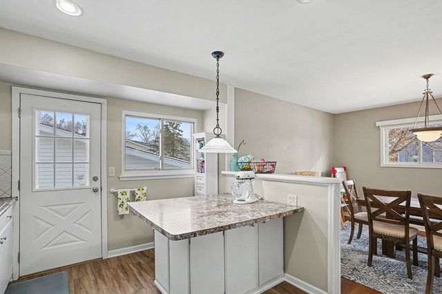 6821 Roberts Drive, Woodridge, IL 60517