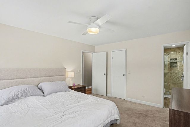 6821 Roberts Drive, Woodridge, IL 60517