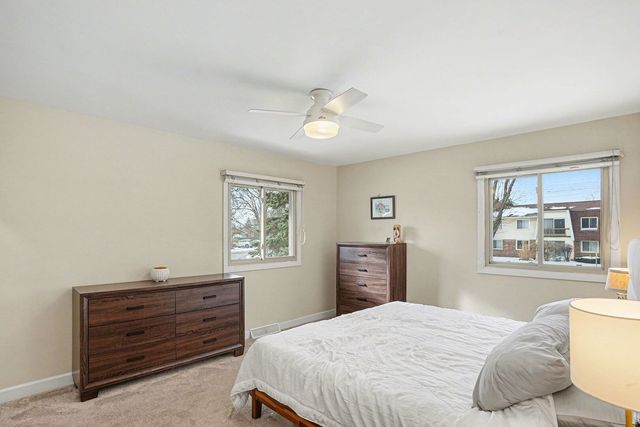 6821 Roberts Drive, Woodridge, IL 60517