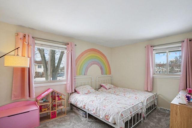 6821 Roberts Drive, Woodridge, IL 60517