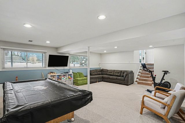 6821 Roberts Drive, Woodridge, IL 60517