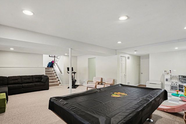 6821 Roberts Drive, Woodridge, IL 60517