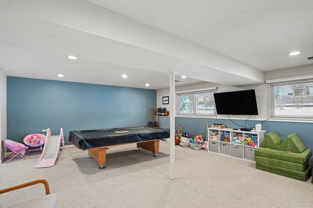 6821 Roberts Drive, Woodridge, IL 60517