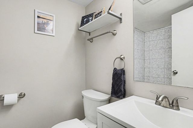 6821 Roberts Drive, Woodridge, IL 60517